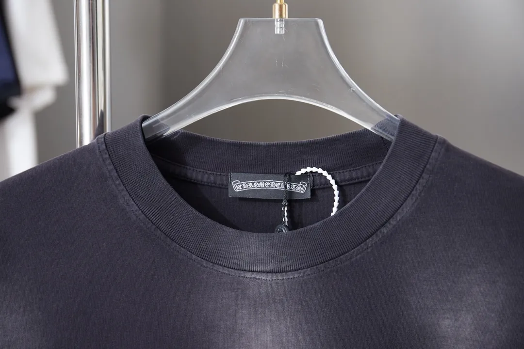 P190 Chrome Hearte 25SS early spring new model, cross hot diamond short sleeves, light luxury, essential item for daily commuting for men and women, correct version, welcome to compare, detailed features · 280 grams of 100% pure cotton double yarn jersey fabric · Custom dyeing in the same vat with special thickened 32 pieces of double-strand 1X1 thread · Digital direct printing ➕ High temperature Australian imported diamonds. Ready-made garments are dyed, and then faded and fried snowflakes are processed. Then wash to make it look old. General washing improves the effect · Double-needle stitching across seams · Original main mark, washed tag, branded moisture-proof paper packaging Color: black/blue/grey Size: S/M/L/XL